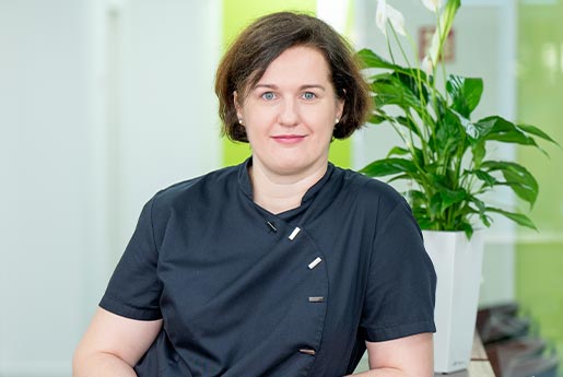 dr. med. dent.* Ilona Biborka Iharosine Kiraly